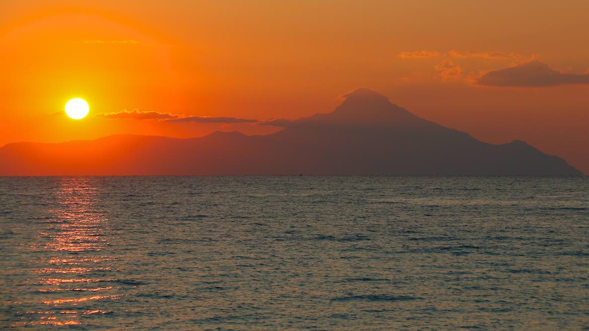 Les Meilleurs Endroits pour Admirer le Coucher de Soleil à Sithonia : Feu de la Côte Ouest, Éclat de la Côte Est